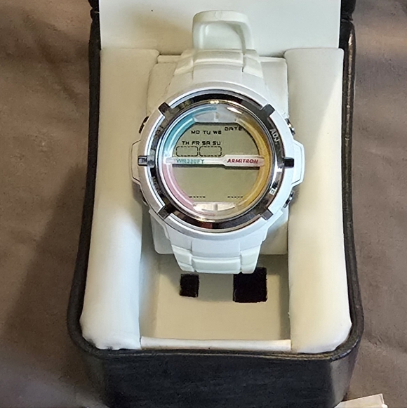 Women's Watch - Picture 5 of 8